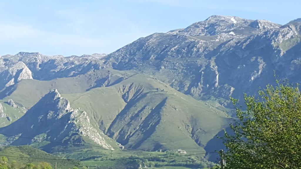 Penzion La Casona Del Jou Ortiguero Exteriér fotografie